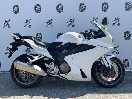 2017 Honda VFR 800, белый, 790000 рублей, вид 1