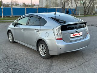 2011 Toyota Prius III (XW30), серебристый, 830000 рублей, вид 4