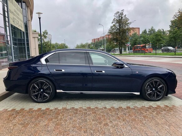 2022 BMW i7 xDrive60 I (G70), синий, 14900000 рублей - вид 5