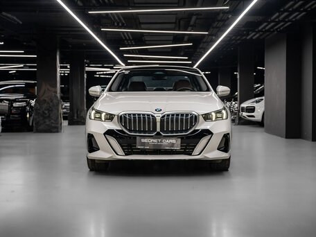 2024 BMW 5 серии Long 530Li VIII (G60/G61/G68), белый, 6680000 рублей, вид 3