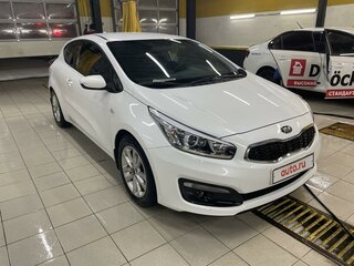 2018 Kia Ceed II Рестайлинг, белый, 1300000 рублей, вид 1