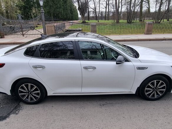 2019 Kia Optima IV Рестайлинг, белый, 1850000 рублей - вид 1