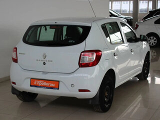 2018 Renault Sandero II Рестайлинг, белый, 700000 рублей, вид 4