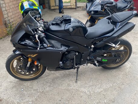2010 Yamaha YZF-R1, чёрный, 900000 рублей, вид 2