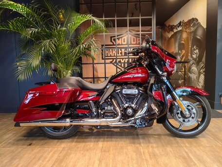 2017 Harley-Davidson CVO Street Glide, пурпурный, 2290000 рублей, вид 1