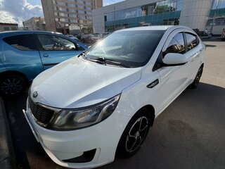 2014 Kia Rio III, белый, 600000 рублей, вид 3