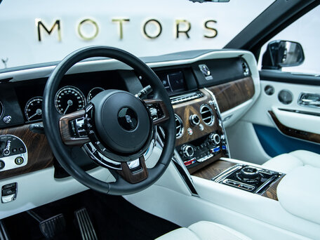 2018 Rolls-Royce Cullinan I (Series I), серый, 27900000 рублей, вид 5