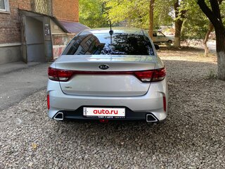 2021 Kia Rio IV Рестайлинг, серебристый, 2100000 рублей, вид 4