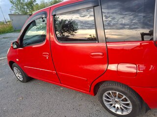 2002 Toyota FunCargo, красный, 480000 рублей, вид 2