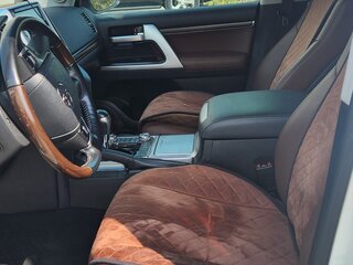 2020 Toyota Land Cruiser 200 Series Рестайлинг 2, белый, 8800000 рублей, вид 5