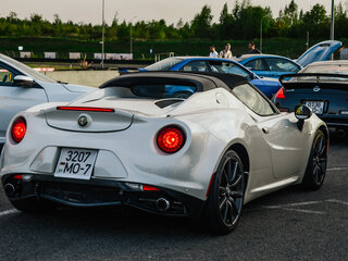2015 Alfa Romeo 4C Spyder, белый, 8200000 рублей, вид 5