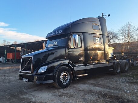 2005 Volvo VNL, чёрный, 2200000 рублей, вид 1