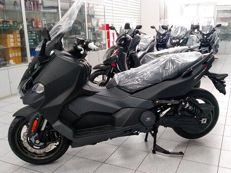 2023 Sym Maxsym TL 500, чёрный, 825990 рублей, вид 2