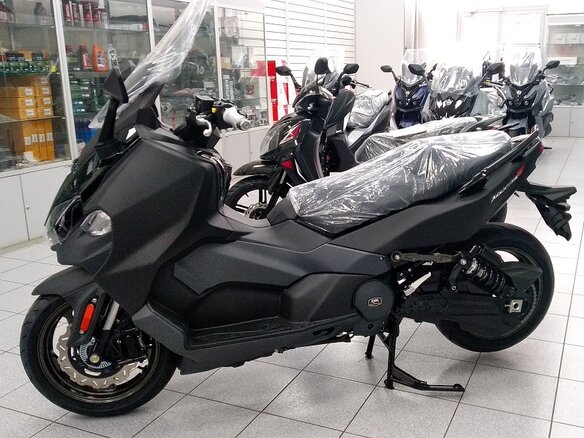2023 Sym Maxsym TL 500, чёрный, 825990 рублей - вид 1
