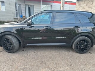 2023 Kia Sorento IV, чёрный, 3850000 рублей, вид 4