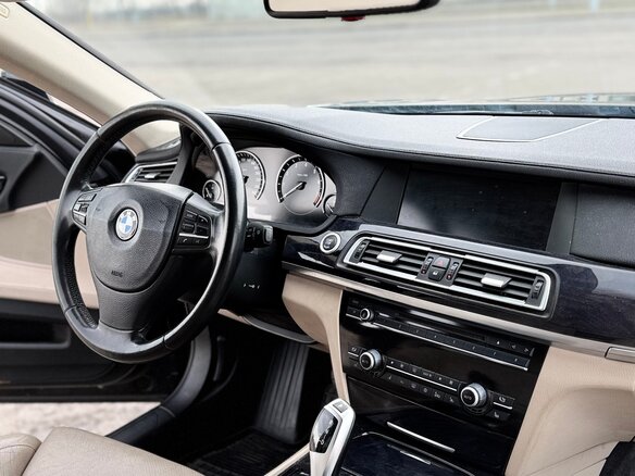 2009 BMW 7 серии Long 740Li V (F01/F02/F04), чёрный, 1200000 рублей - вид 9