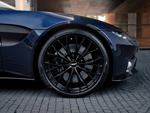 2019 Aston Martin V8 Vantage IV, синий, 13500000 рублей - вид 12