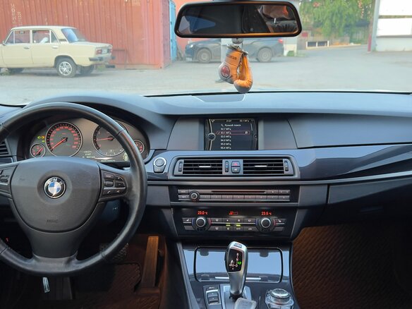 2012 BMW 5 серии 520i VI (F10/F11/F07), белый, 2000000 рублей - вид 9