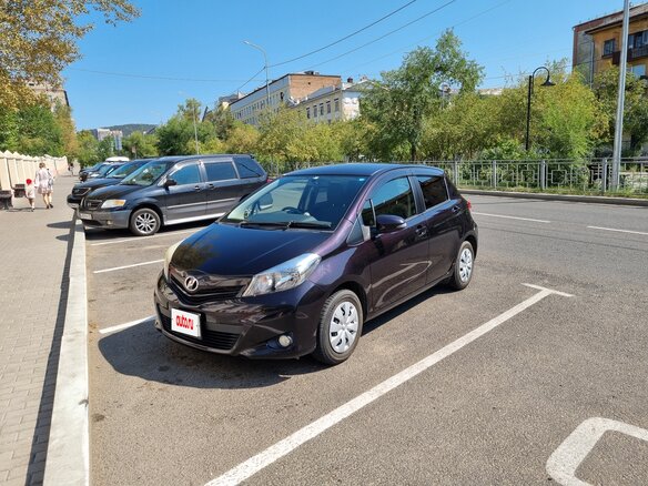 2013 Toyota Vitz III (XP130), красный, 850000 рублей - вид 6