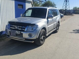 2011 Mitsubishi Pajero IV, серебристый, 1900000 рублей, вид 1