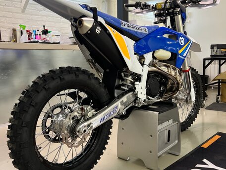2025 Husqvarna TE 300, синий, 1230000 рублей, вид 5
