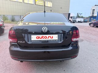 2017 Volkswagen Polo V Рестайлинг, чёрный, 900000 рублей, вид 4