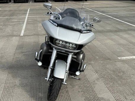 2016 Harley-Davidson CVO Road Glide Limited, серебристый, 1500000 рублей, вид 2