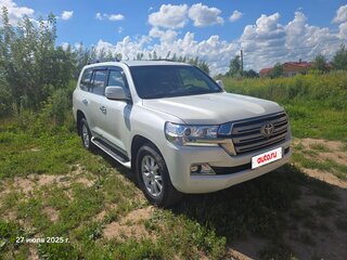2016 Toyota Land Cruiser 200 Series Рестайлинг 2, белый, 8500000 рублей, вид 1