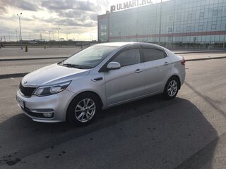 2017 Kia Rio III Рестайлинг, серебристый, 922222 рублей, вид 1