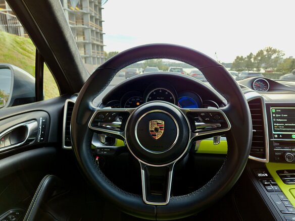 2016 Porsche Cayenne Turbo II Рестайлинг (958), серебристый, 5600000 рублей - вид 7