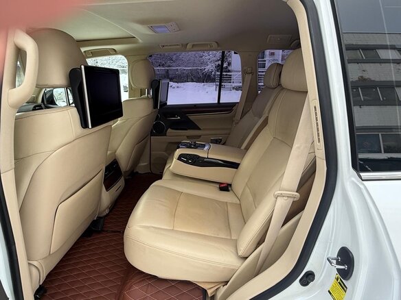 2016 Lexus LX 570 III Рестайлинг 2, белый, 7000000 рублей - вид 11