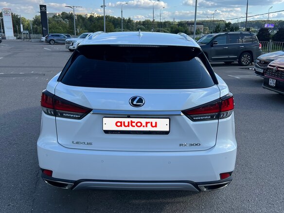 2021 Lexus RX 300 IV Рестайлинг, белый, 5700000 рублей - вид 3