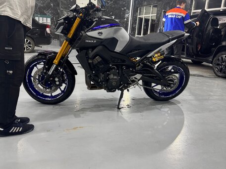 2020 Yamaha MT-09 (FZ-09), серый, 999999 рублей, вид 2