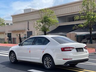 2022 Skoda Octavia III (A7) Рестайлинг, белый, 1375000 рублей, вид 4