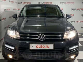 2011 Volkswagen Touareg II, серый, 2300000 рублей, вид 2