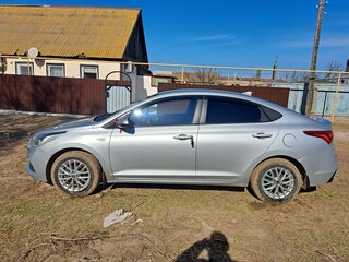 2017 Hyundai Solaris II, серебристый, 1400000 рублей, вид 4