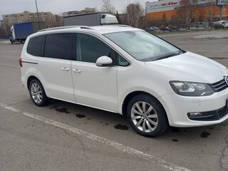 2012 Volkswagen Sharan II, белый, 1600000 рублей, вид 4