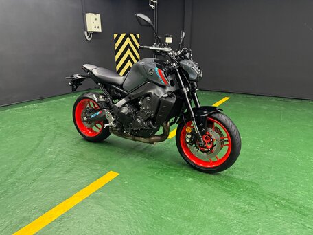 2021 Yamaha MT-09 (FZ-09), серый, 1150000 рублей, вид 3