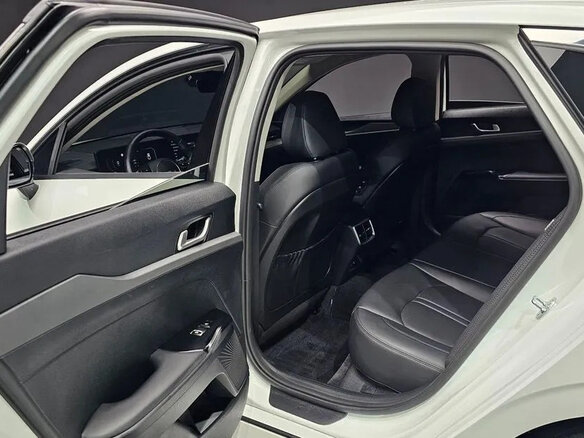 2024 Kia K5 III Рестайлинг, белый, 3110000 рублей - вид 16
