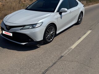 2019 Toyota Camry VIII (XV70), белый, 2100000 рублей, вид 1