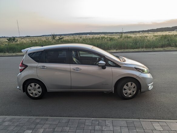 2020 Nissan Note e-Power II Рестайлинг, серый, 1650000 рублей - вид 3