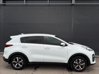 2018 Kia Sportage IV Рестайлинг, белый, 1700000 рублей, вид 4