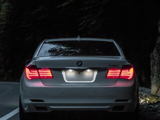 2009 BMW 7 серии 740i V (F01/F02/F04), белый, 1050000 рублей, вид 5