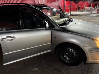 2005 Toyota Avensis II, серебристый, 600000 рублей, вид 2