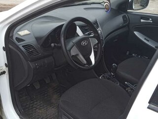 2014 Hyundai Solaris I, белый, 800000 рублей, вид 5