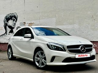 2017 Mercedes-Benz A-Класс 180 III (W176) Рестайлинг, белый, 1450000 рублей, вид 3