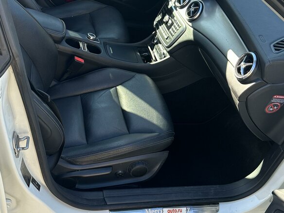 2013 Mercedes-Benz CLA 200 I (C117, X117), белый, 1899999 рублей - вид 10