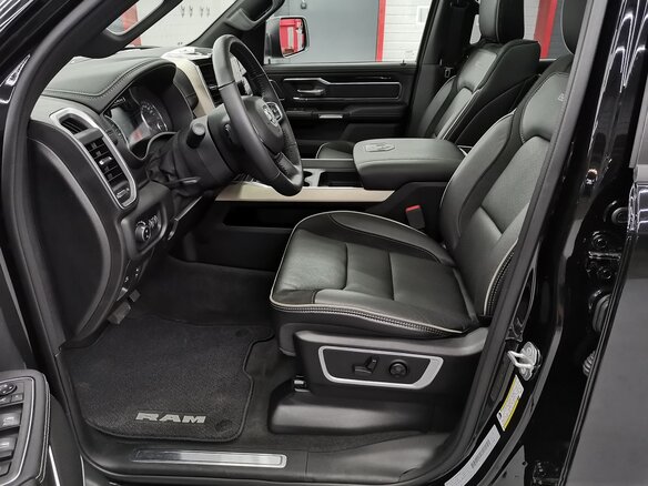 2019 Ram 1500 Crew Cab V, чёрный - вид 22
