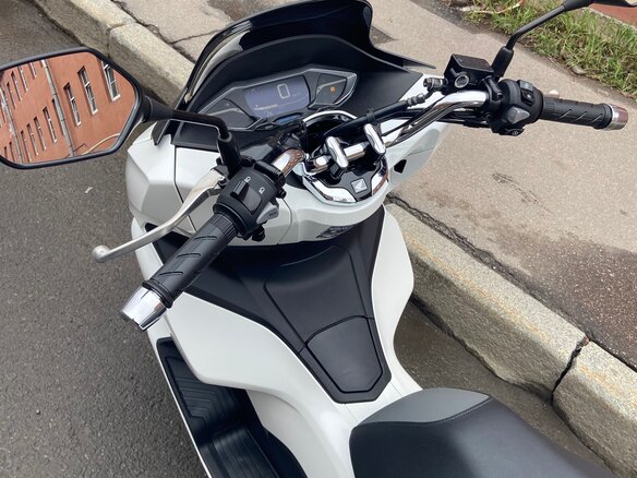 2021 Honda PCX 125, белый, 400000 рублей - вид 13