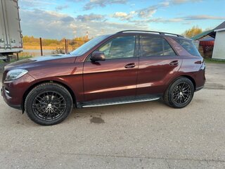 2013 Mercedes-Benz M-Класс 350 CDI III (W166), красный, 2300000 рублей, вид 3